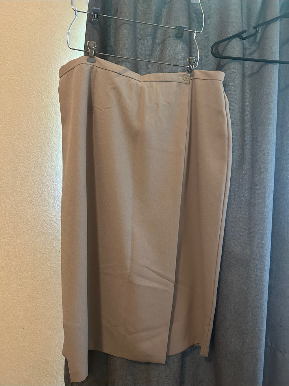 Women's Neutral Midi Pencil Skirt - Taupe